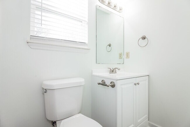 Building Photo - 2341 Castlecomer Dr