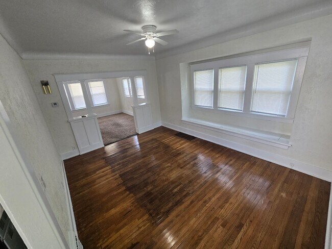 Building Photo - 3 Bedroom House