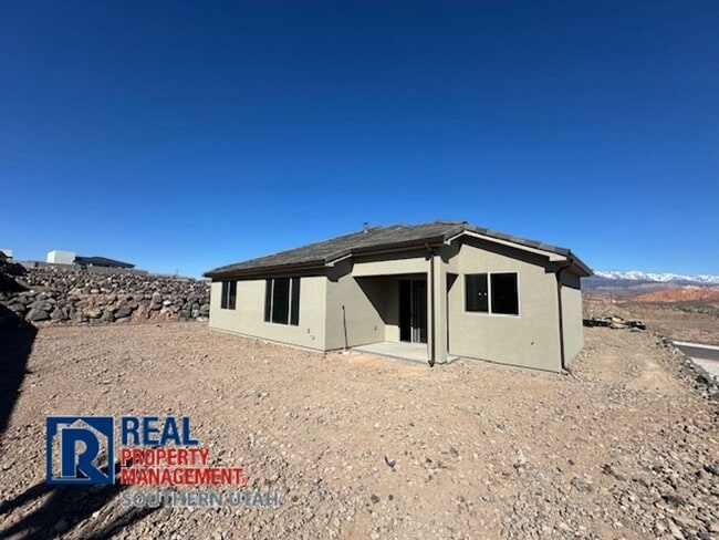 Building Photo - Large Home in Firerock