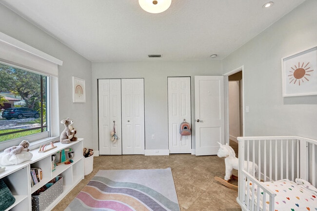 Building Photo - 929 SW 18th Ct