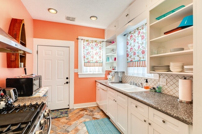 Building Photo - 4123 Avenue Q