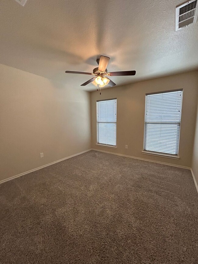 Building Photo - Beautiful 3 bedroom home in Northpark!