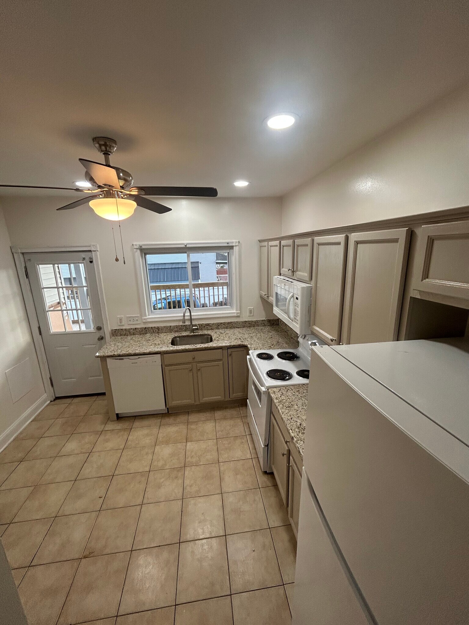 Building Photo - 1202 W Elm St