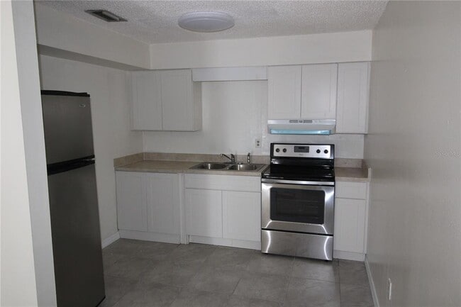 Building Photo - 920 Columbia Ave