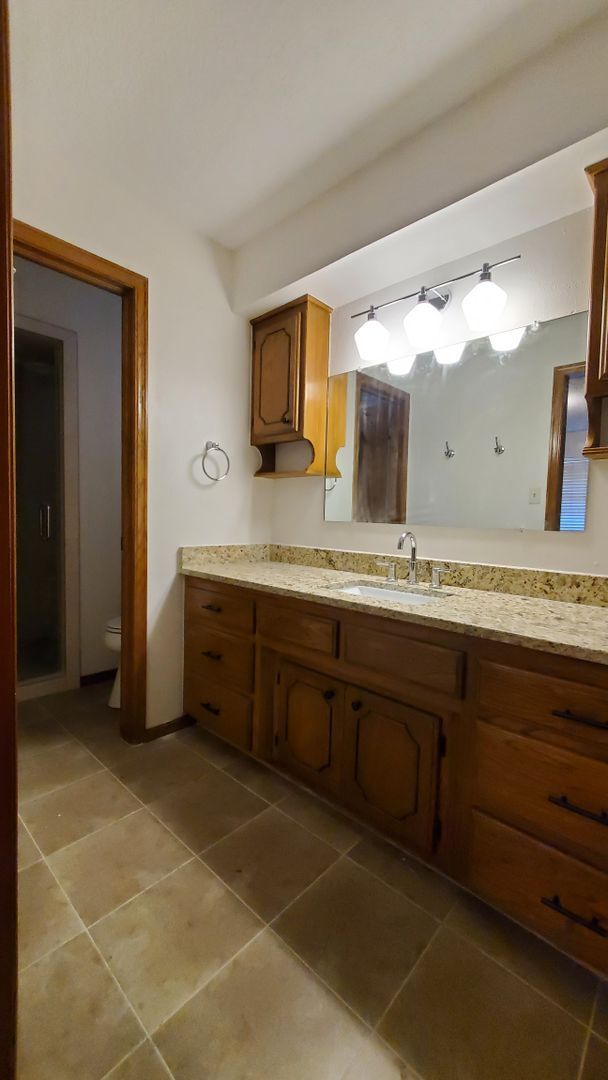 Building Photo - (3) Bed/(2.5) Bath Home on Cul-de-Sac Street AVAIL NOW!