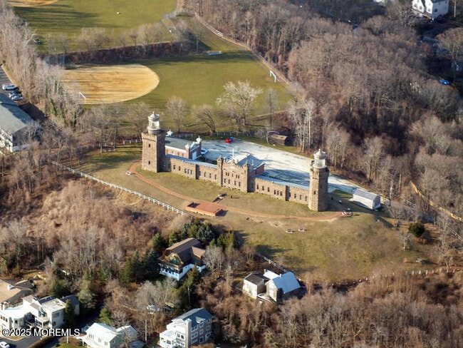 Building Photo - J4 Twinlights Ct