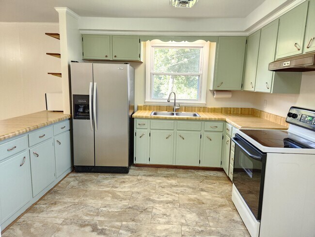 Building Photo - 139 Saratoga Dr