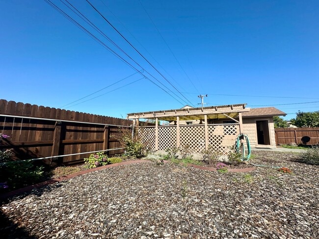Building Photo - Craftsman Bungalow with Fantastic Fenced Yard