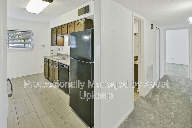 Building Photo - 1306 Clearview Dr