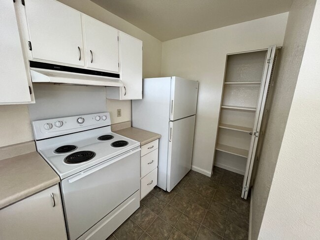 Building Photo - Mililani Terrace - 1 bedroom, AC, Ground Floor end unit with 1 parking