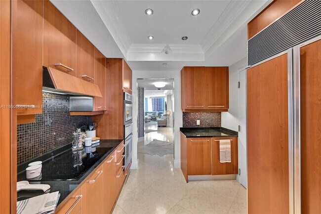 Building Photo - 3101 S Ocean Dr