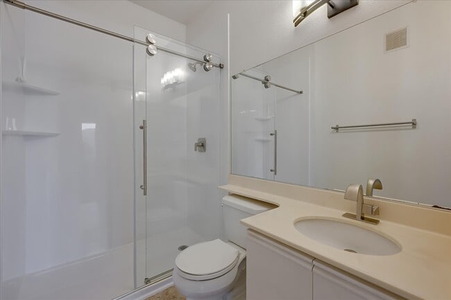 Building Photo - 10820 Sabre Hill Dr