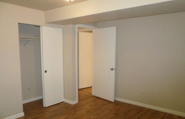 Building Photo - UNIVERSITY PLACE 4 bdrm, 2 bath, $2995 rent 6 month lease