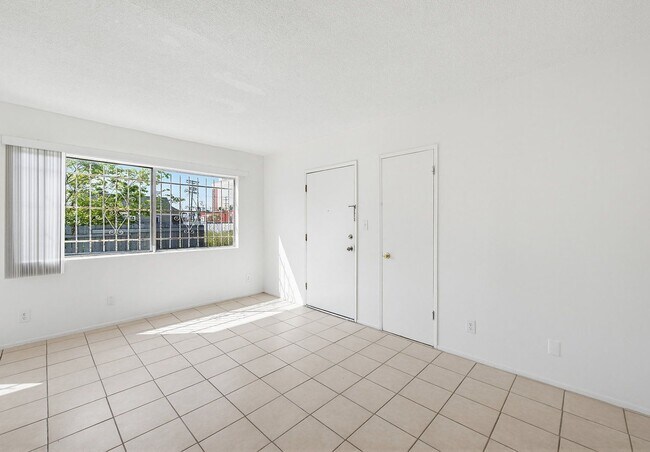 Building Photo - 1224 Normandie Ave