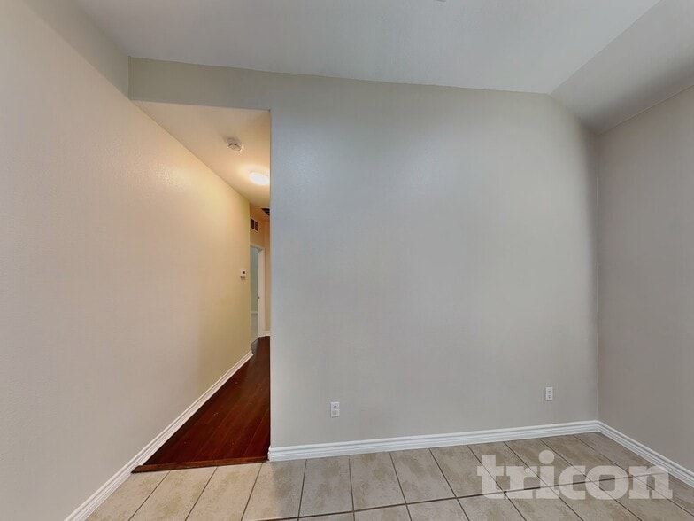 Building Photo - 214 Bob White Dr