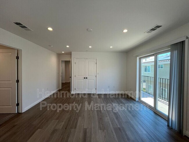 Building Photo - 12680 Bradley Ave