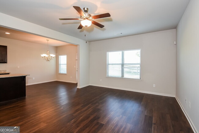 Building Photo - 123 Fern Walk