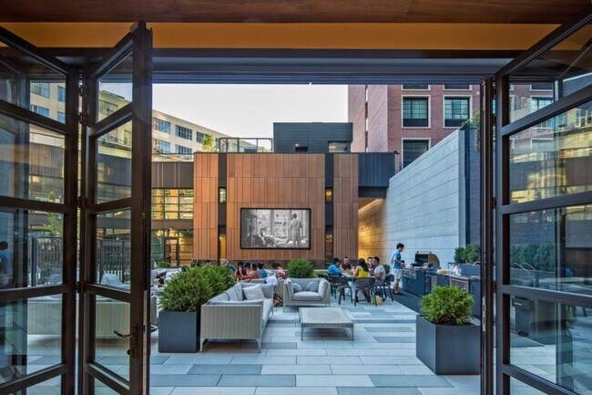 Building Photo - 0 bedroom in LONG ISLAND CITY NY 11101