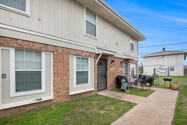 Primary Photo - Recently updated 2-story 2-1.5 in Fort Wor...