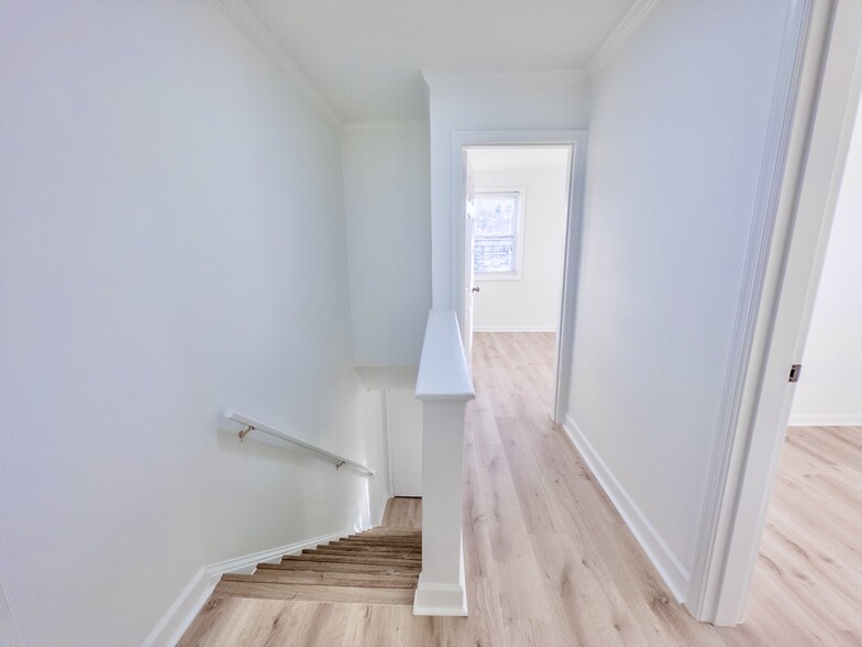 Building Photo - 129 W Reed Ave