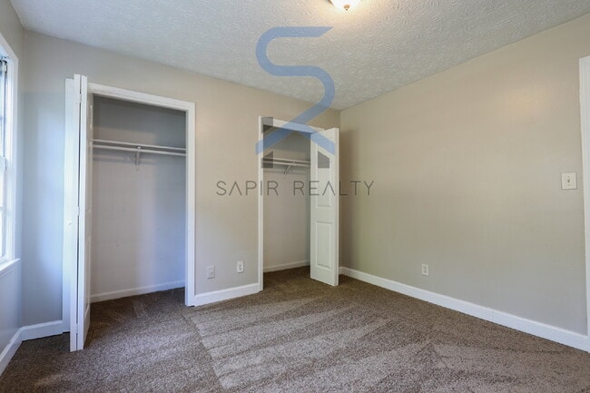 Building Photo - Move in before October 15th and get a $250...