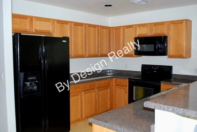 Building Photo - Modern 4 Bed 5 Bath Near UofA – Private Baths & Off-Street Parking