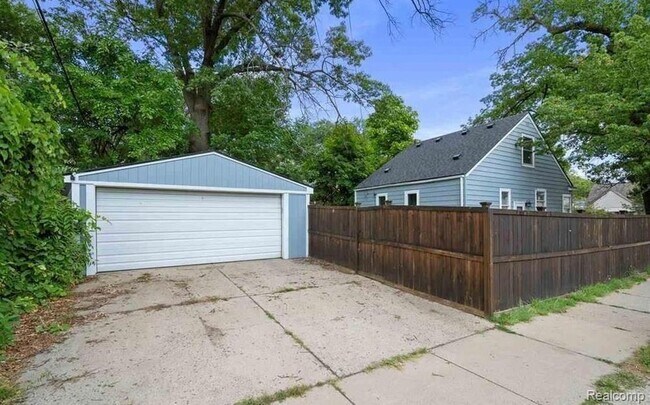 Building Photo - 505 Gardendale St