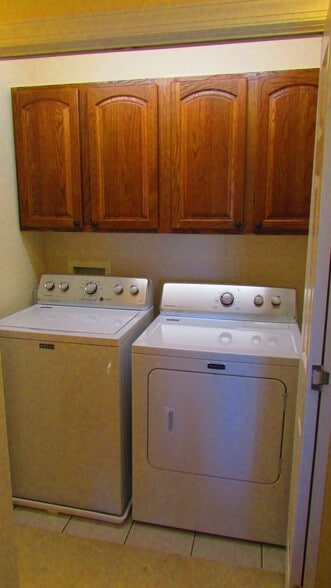 Washer/Dryer in unit. - 720 Oaktree Blvd