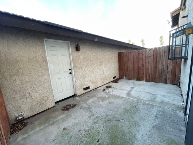 Building Photo - 2BD/1.5BA Condo in Rialto!