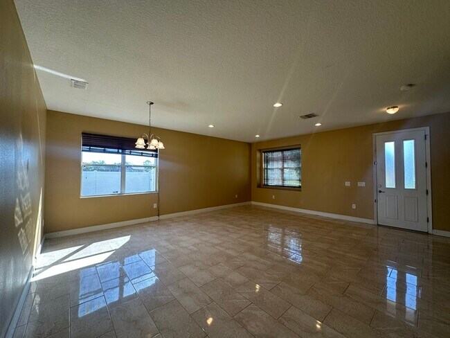 Building Photo - 2412 Country Pond Ct