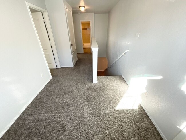 Building Photo - Outstanding 3 bedroom/2.5 bath home in established neighborhood just minutes from Lackland AFB an...