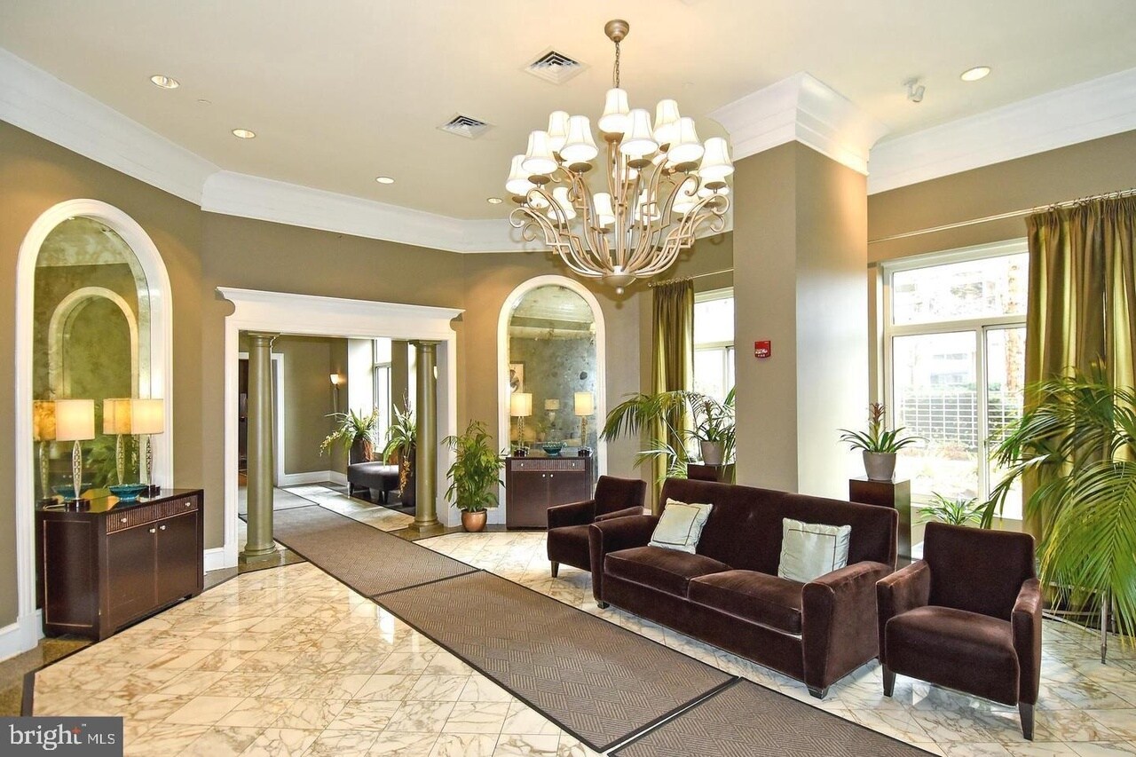 Building Photo - 851 N Glebe Rd