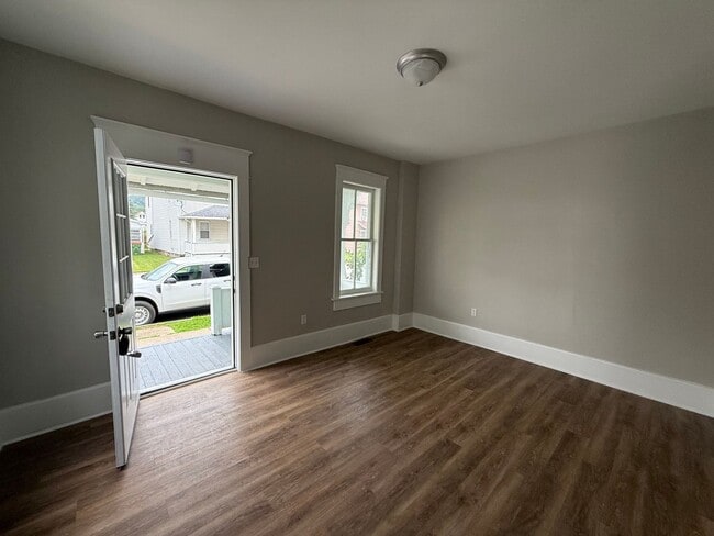 Building Photo - Charming 3-Bedroom Single-Family Home | Se...