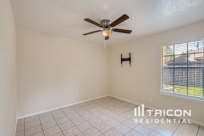 Building Photo - 18707 Singing Woods Dr