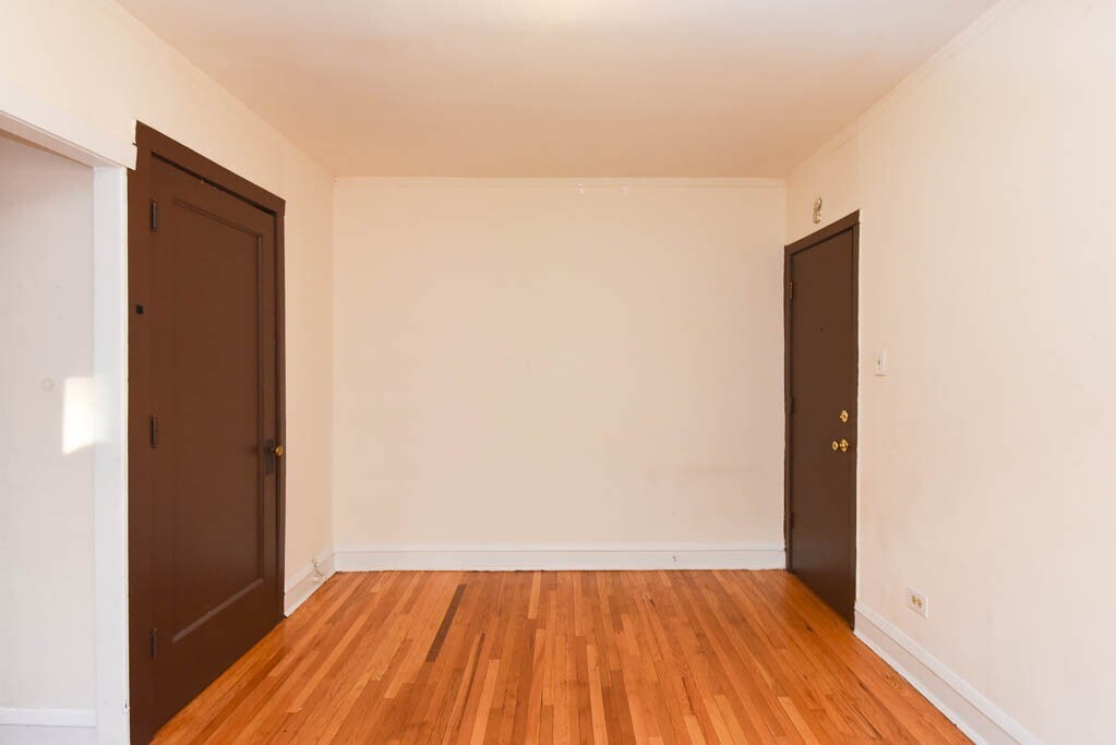 Building Photo - 3300 W Schubert Ave