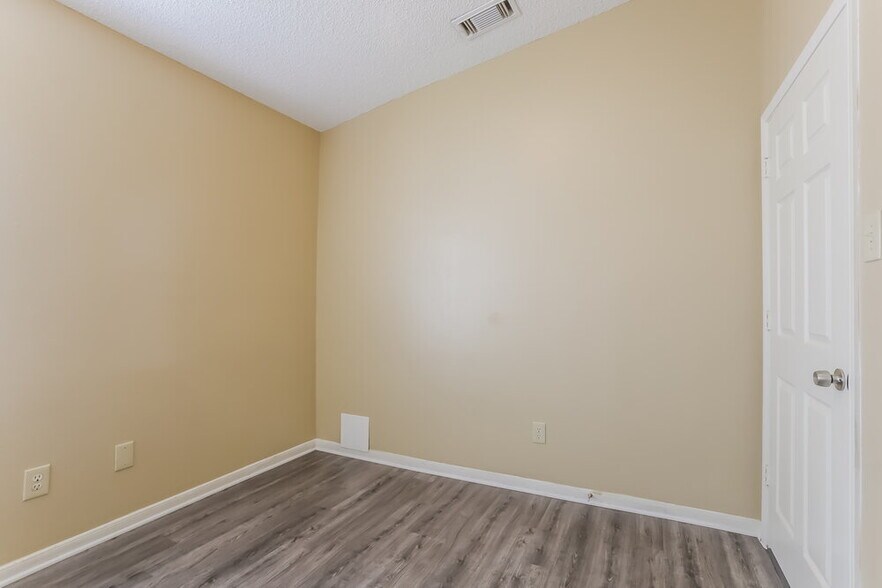 Building Photo - 7706 Ellis Dr