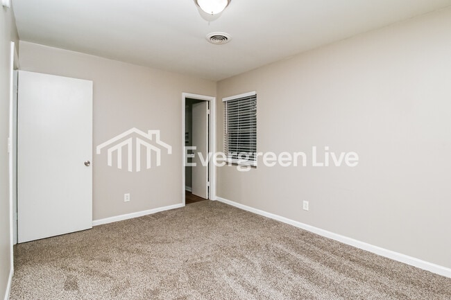 Building Photo - 4635 Richard Rd