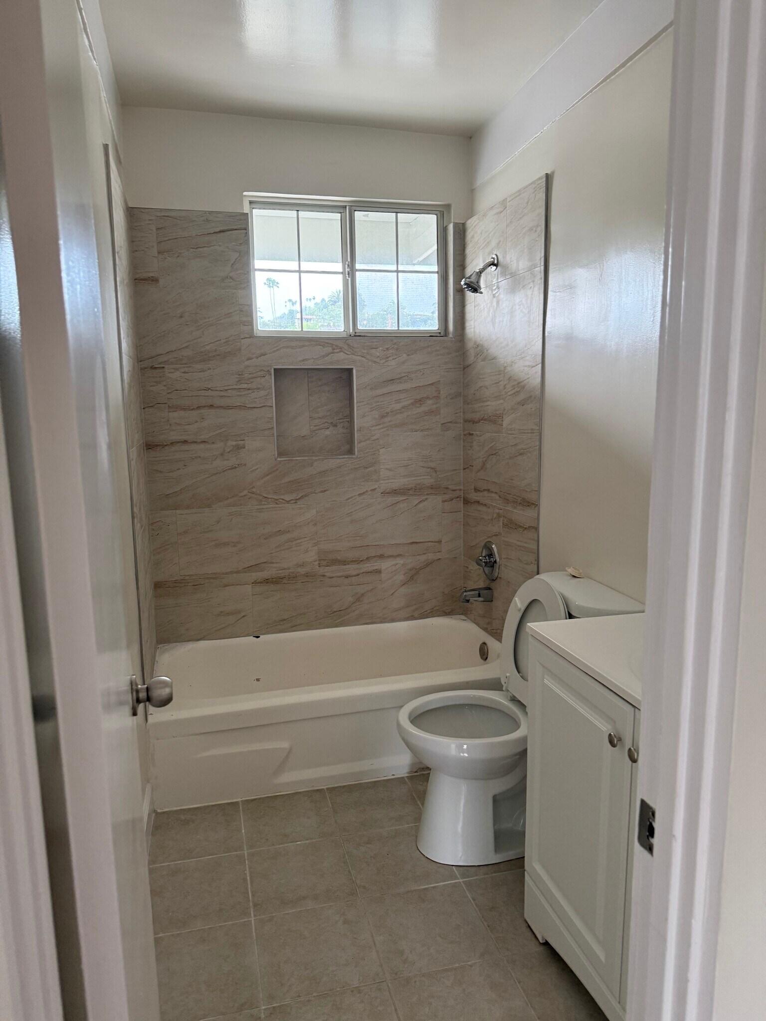 Building Photo - 1929 N Commonwealth Ave