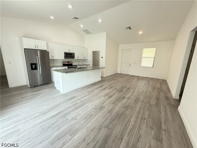 Building Photo - 611 Greenbriar Blvd