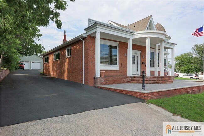 Building Photo - 215 Washington Rd