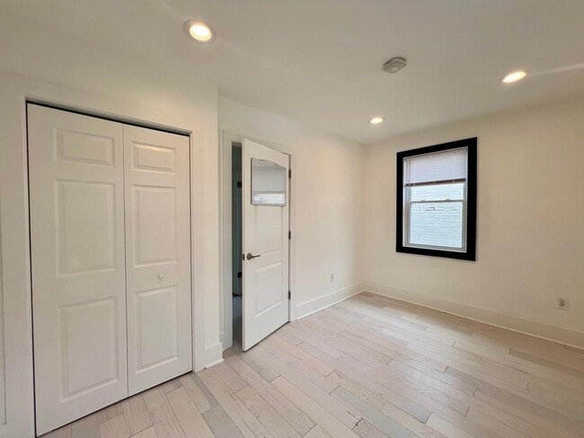 Building Photo - 1742 L St NE