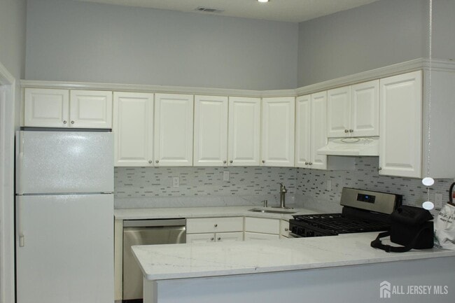 Building Photo - 29 Wycoff Way E