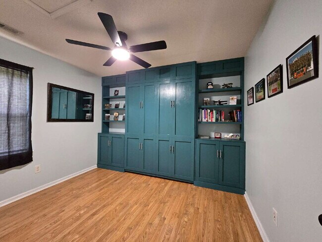 Building Photo - "Charming 3-Bedroom Home with 2 Full Baths in Jacksonville's Cozy Winterberry Court!"