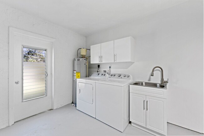Building Photo - 8515 Indies Dr