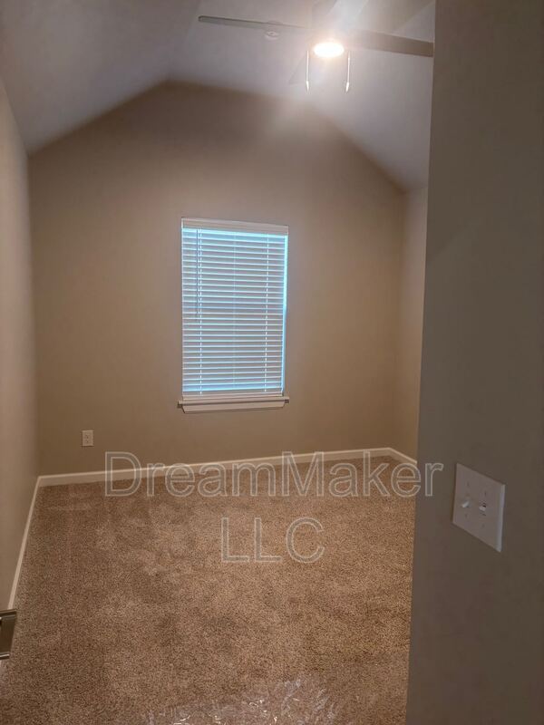 Building Photo - 3010 Hollow Crest Ln