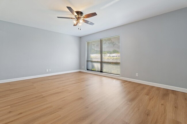 Building Photo - 2711 SW Egret Pond Cir