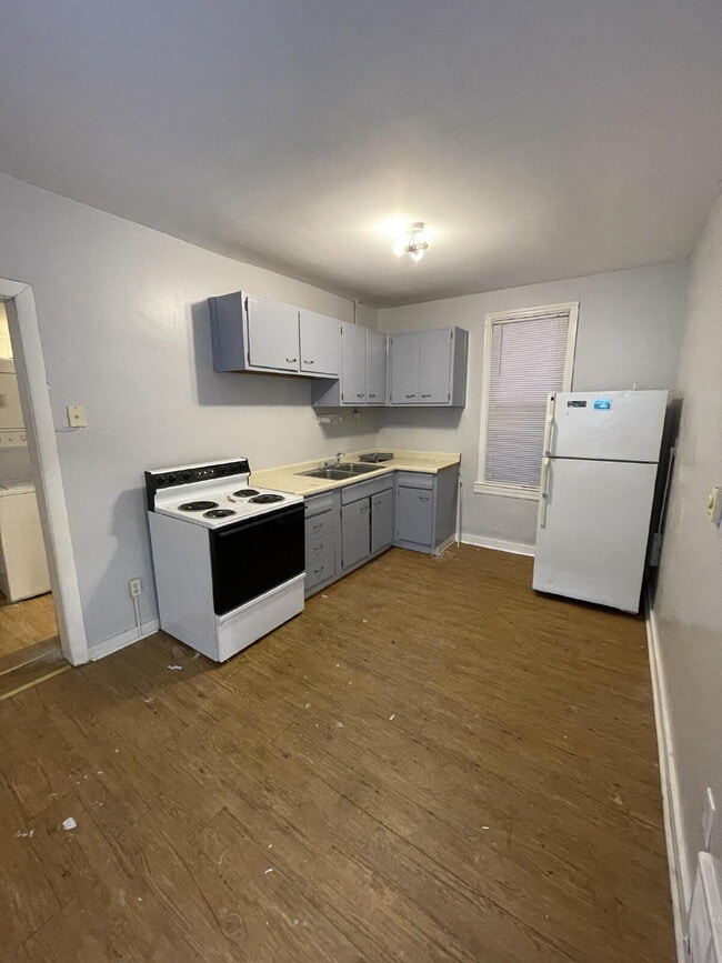 Building Photo - 456 Woodlane Ave