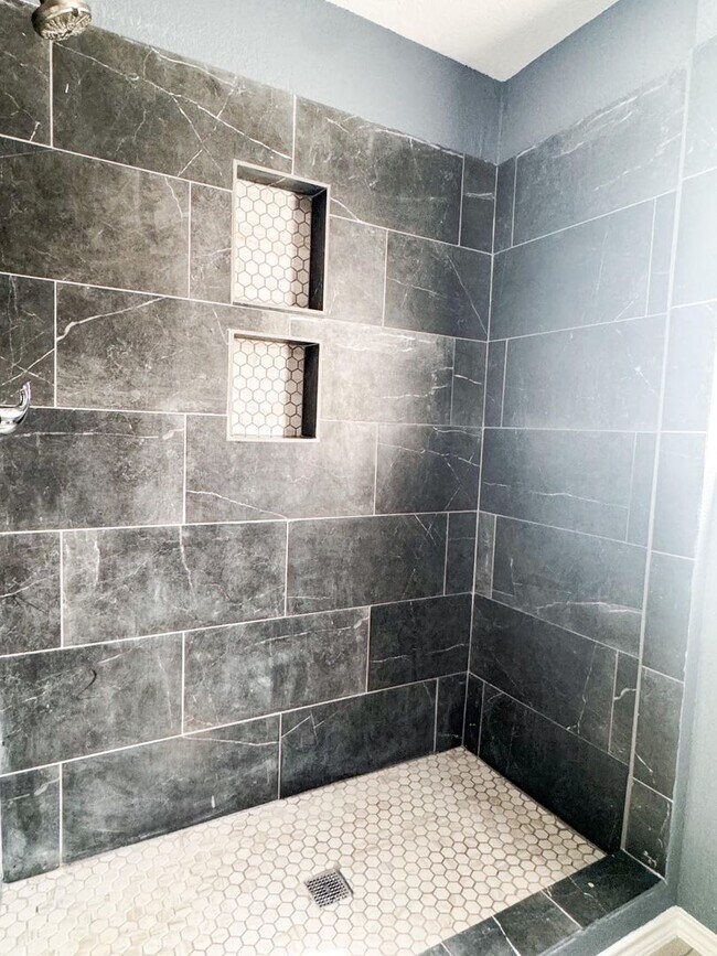 Building Photo - 4 bedroom, 2.5 bath close to Ft. Hood