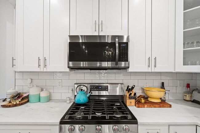 Building Photo - Amazing Anacostia Abode!
