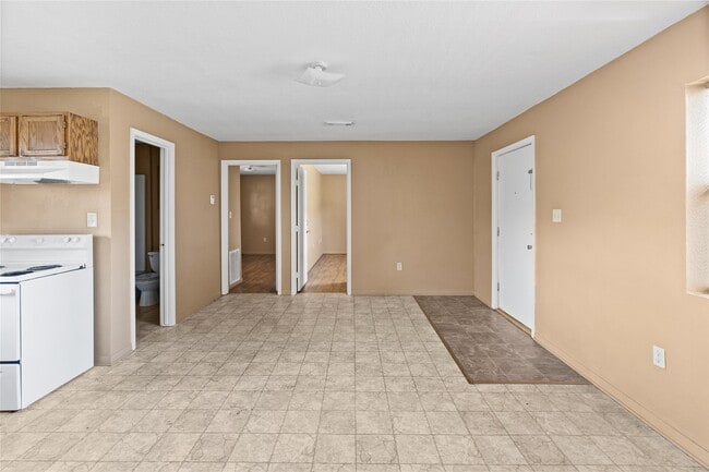 Building Photo - 2200 Peach Ave